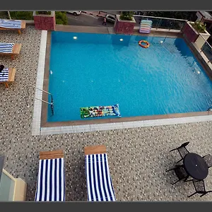 4* Отель Atulyaa Taj