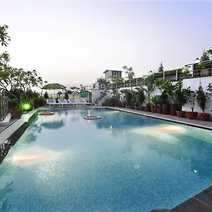 4* Отель Taj